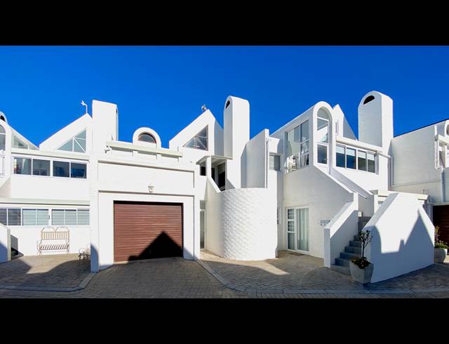 2 BEDROOM APARTMENT FOR SALE IN DWARSKERSBOS